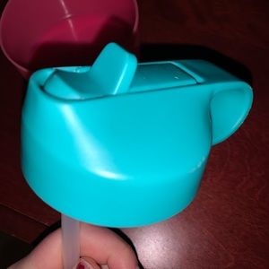 Hydroflask lid and rubber bottom grip